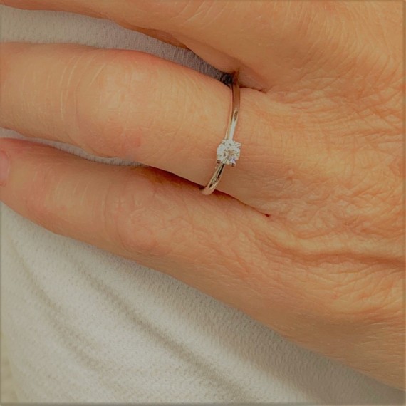 Bague de fiançailles IRIS or blanc 750 /°° diamant 0.10 carat
